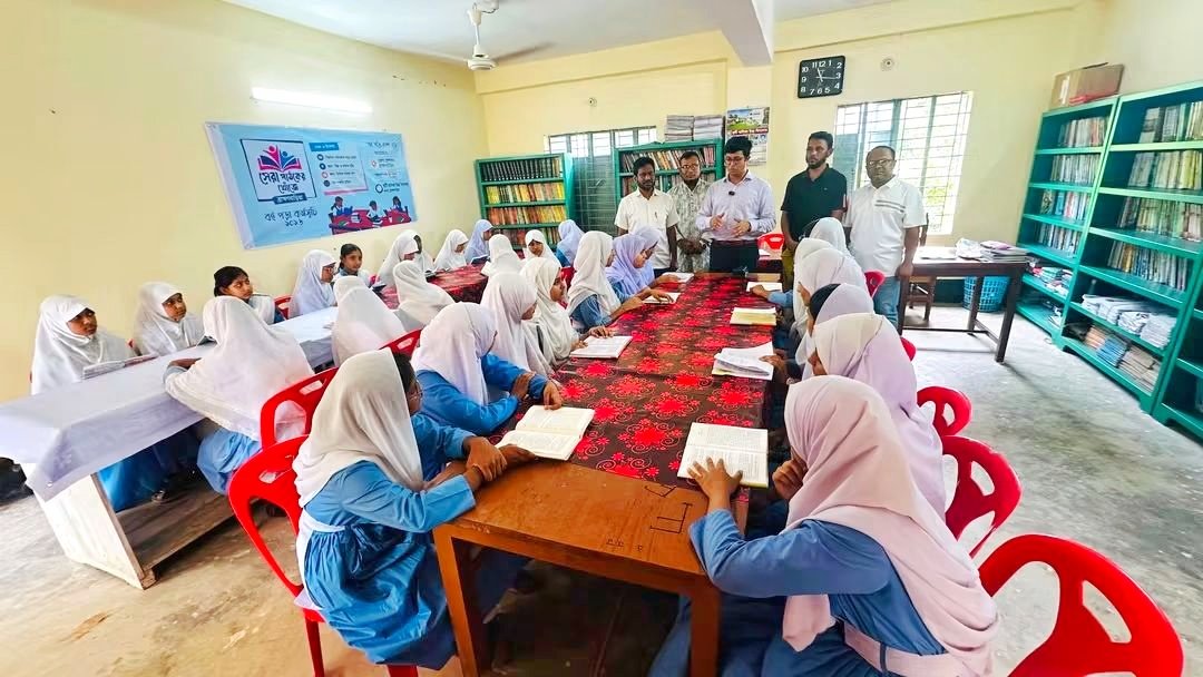 ‘বই পড়ি, দেশ গড়ি’: সেরা পাঠকের খোঁজে কসবায় বই পড়া কর্মসূচি