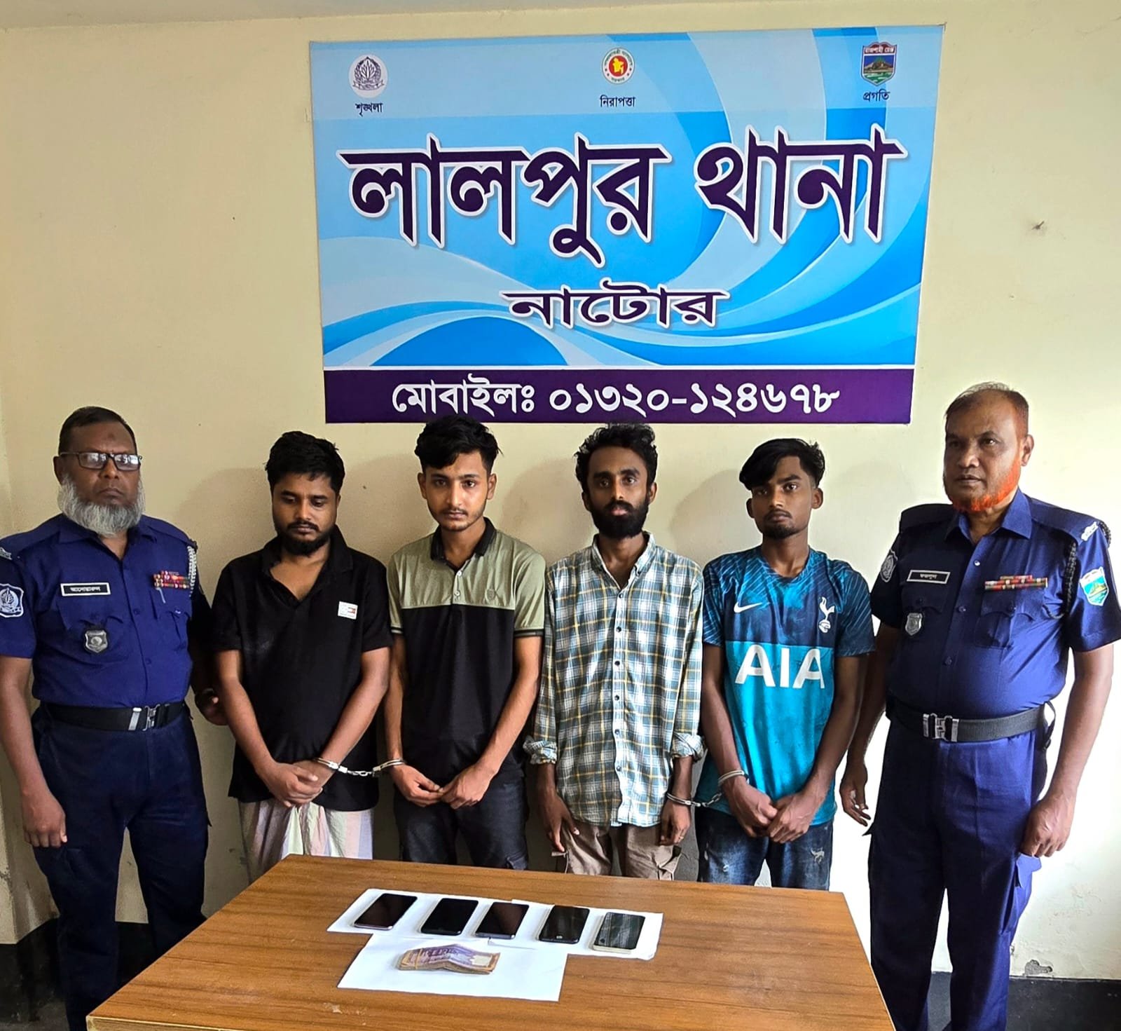 নাটোরে ফেসবুক ও ইমো হ্যাকিং চক্রের ৪ সদস্য আটক