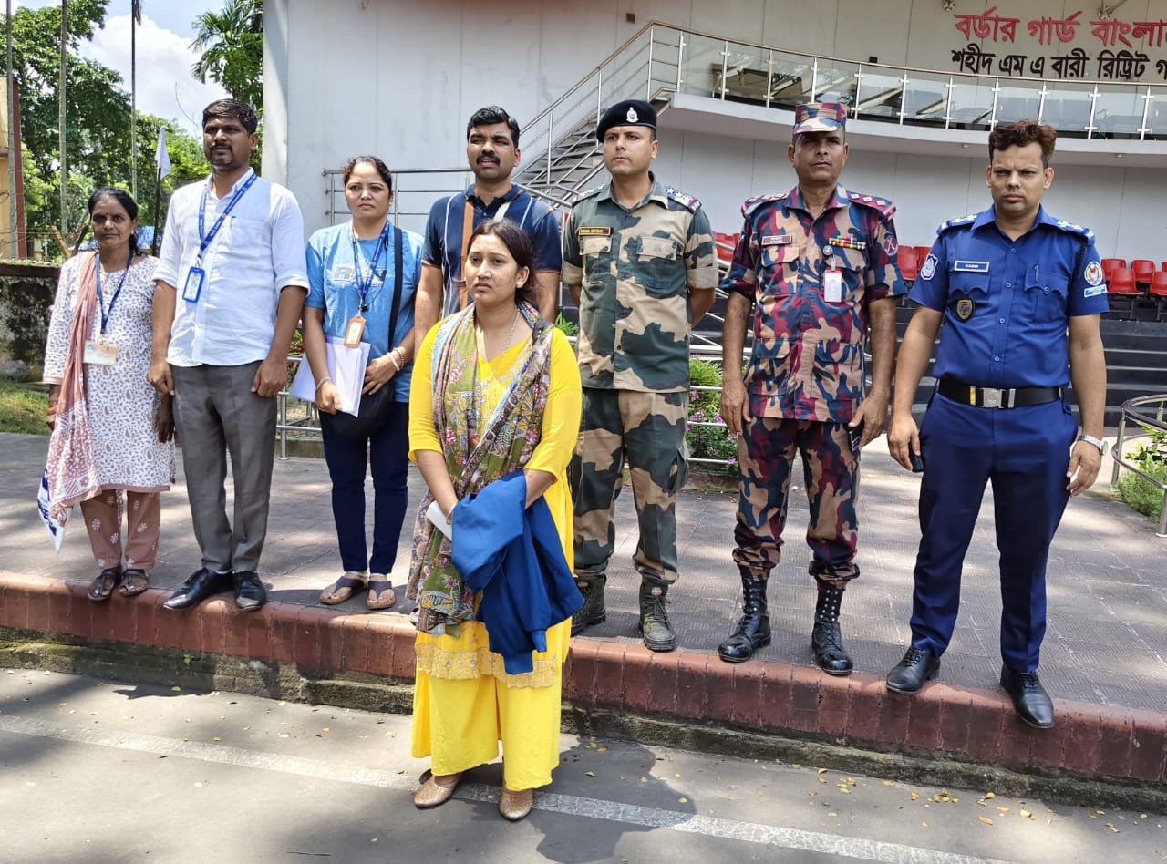 ভারতে কারাভোগ শেষে বিশেষ পারমিটে বেনাপোল দিয়ে দেশে ফিরলেন ৩ তরুণী