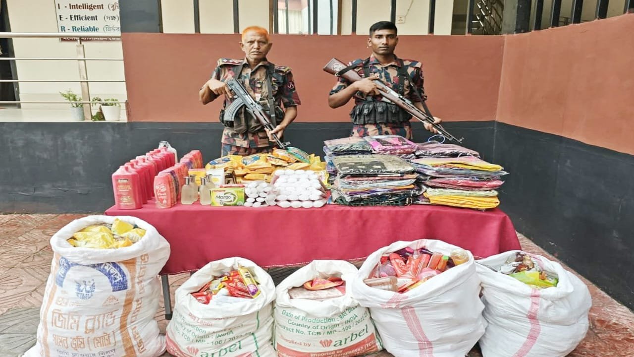 বেনাপোল সীমান্তে বিজিবির অভিযান: সাড়ে ৯ লাখ টাকার ভারতীয় পণ্য জব্দ