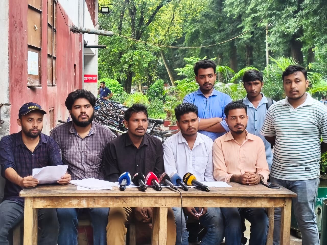 রাবিতে ছাত্রলীগ ট্যাগ দিয়ে শিক্ষার্থীদের মারধরের প্রতিবাদে ছাত্রদলের সংবাদ