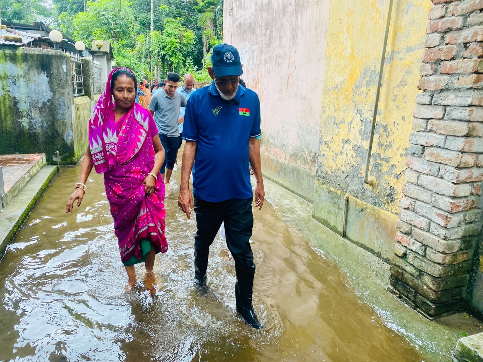 জলাবদ্ধতায় বন্দি পিরোজপুরের ২০০ পরিবার: সরেজমিনে পরিদর্শনে জেলা পরিষদ প্রশাসক
