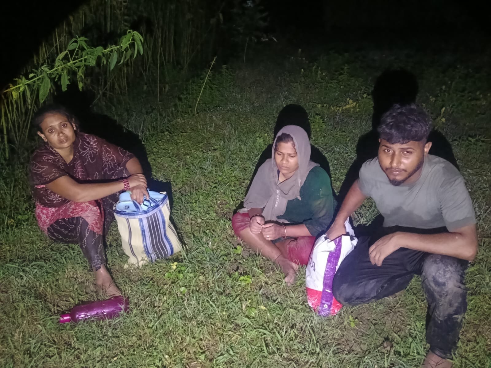 জীবননগর সীমান্তে ৩ জনকে বিএসএফের পুশইন চেষ্টা, বিজিবির প্রতিরোধ
