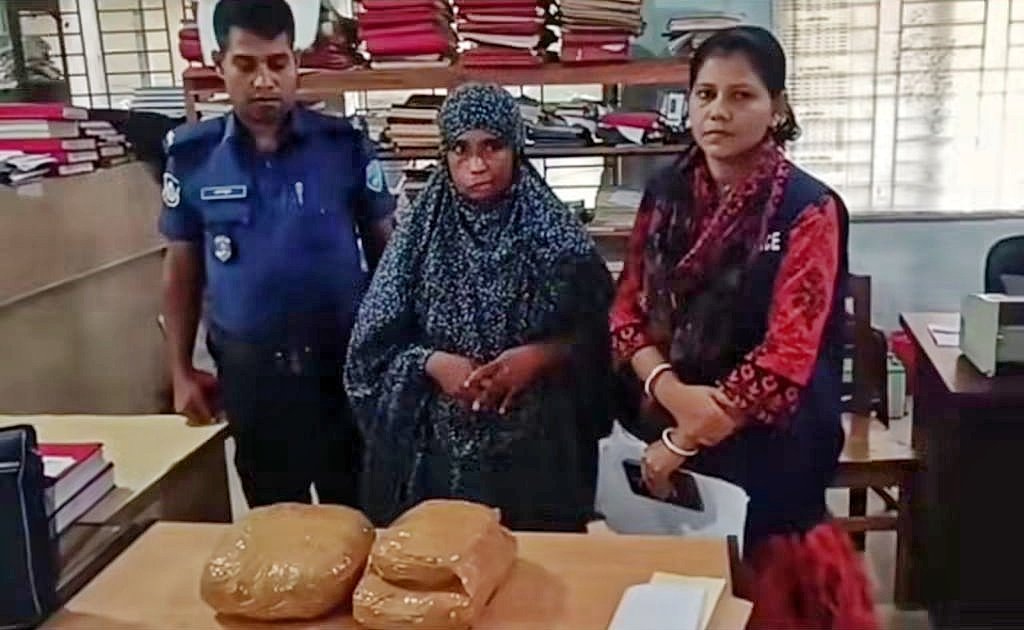 কসবায় ৩ কেজি গাঁজাসহ নারী গ্রেপ্তার