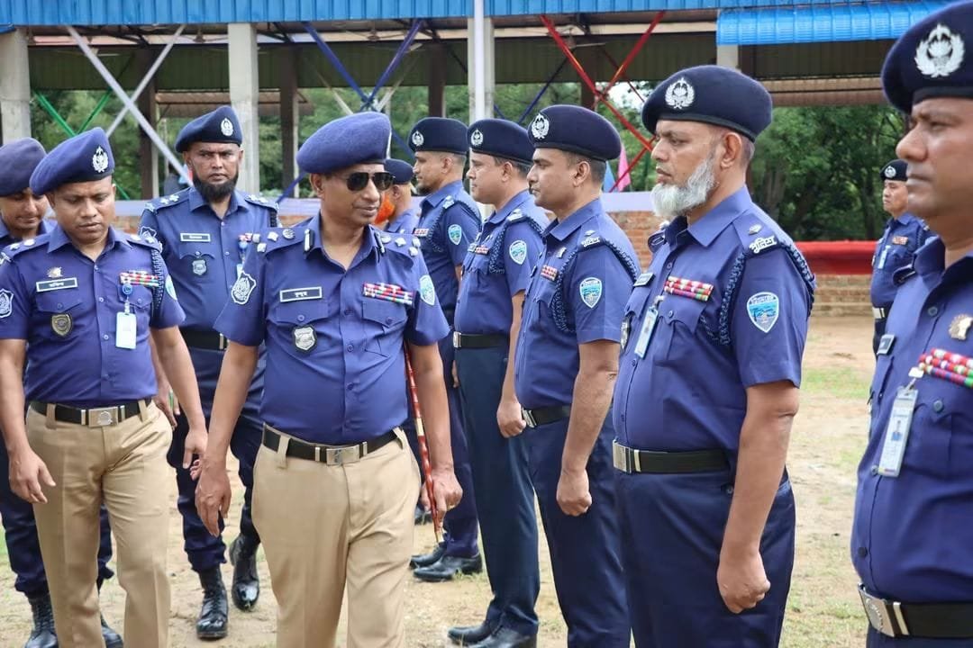 রাঙামাটি জেলা পুলিশের মাস্টার প্যারেড ও অস্ত্রাগার পরিদর্শন করলেন রেঞ্জ ডিআইজি