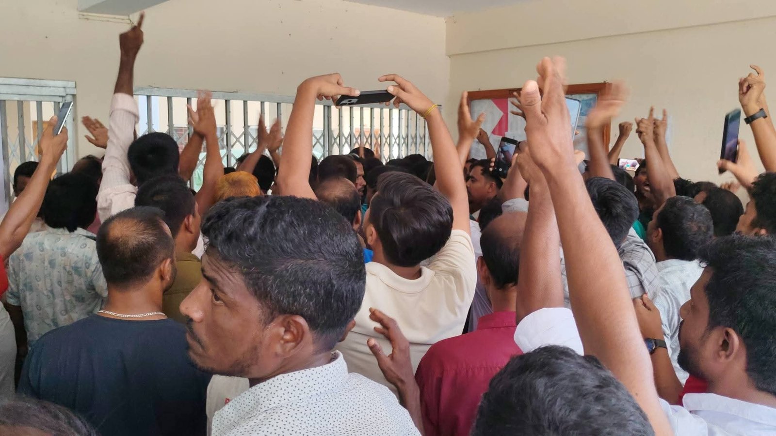 সুন্দরগঞ্জে ফ্যামিলি কার্ডের কর্মী নিয়োগে অনিয়মের অভিযোগ