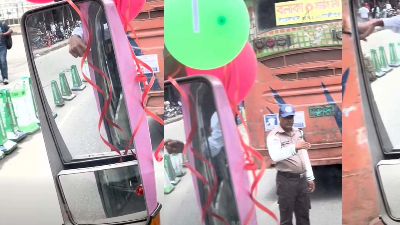 রাজধানীতে চালুর প্রথম দিনেই ‘পিংক বাস’কে বলাকা বাসের ধাক্কা
