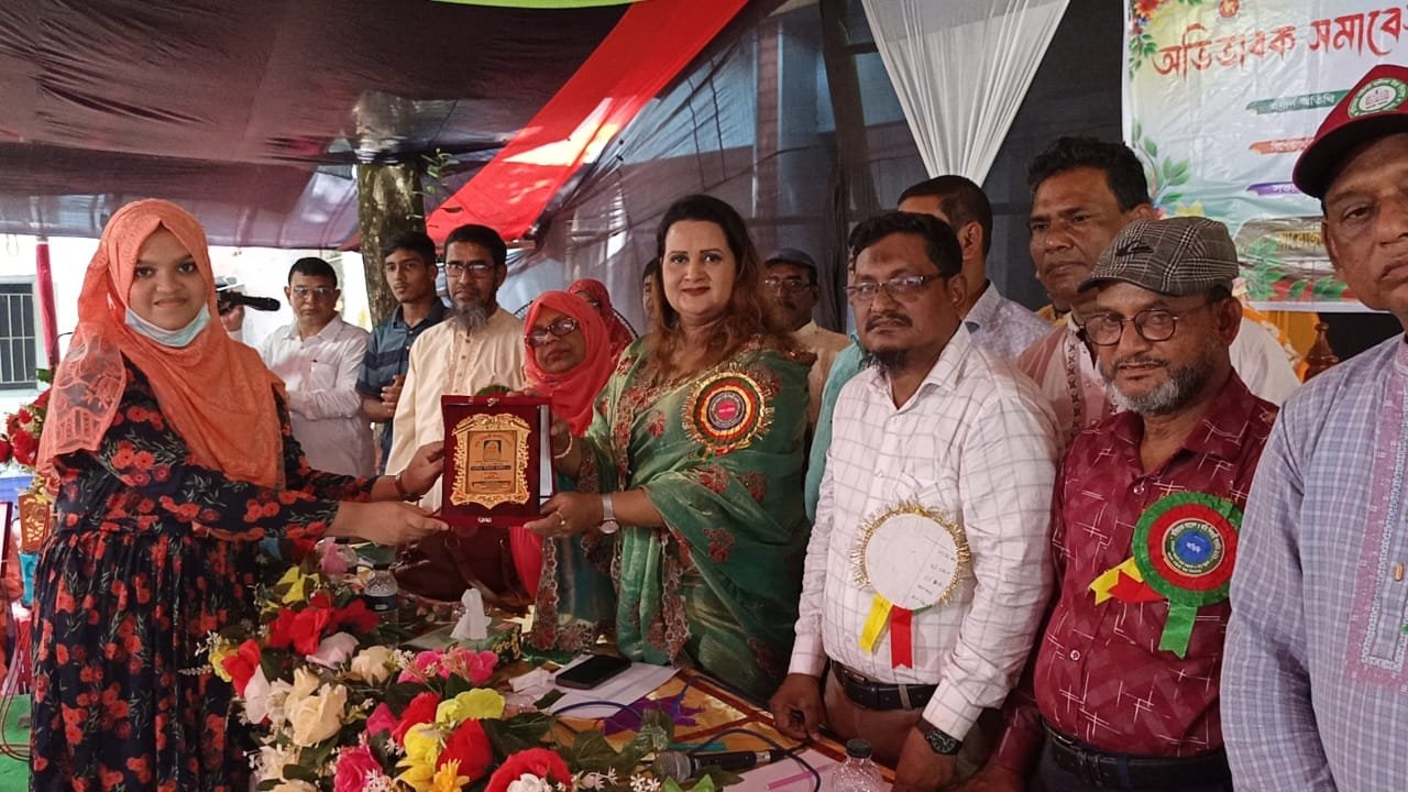 সন্তানকে মানুষ করতে আগে মায়েদের স্বপ্ন দেখতে হবে: এমপি রুমা