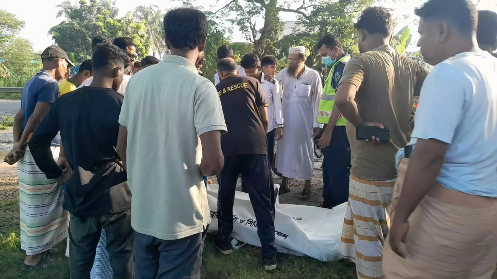 ঈশ্বরদীতে বাসচাপায় প্রাণ গেল এনজিওকর্মীর