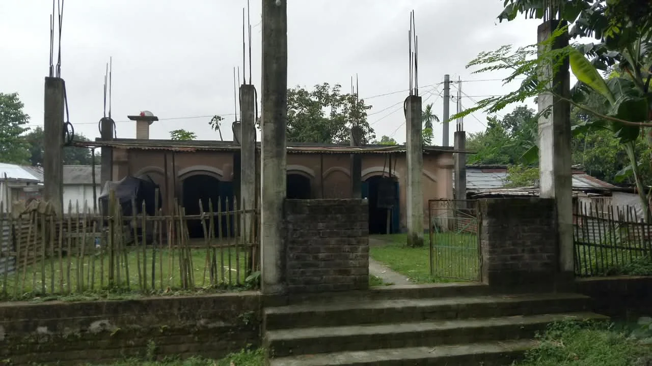 ৩৮৫ একর জমি সত্ত্বেও জরাজীর্ণ রাণীশংকৈলের মসজিদ, বকেয়া অর্ধকোটি টাকা খাজনা