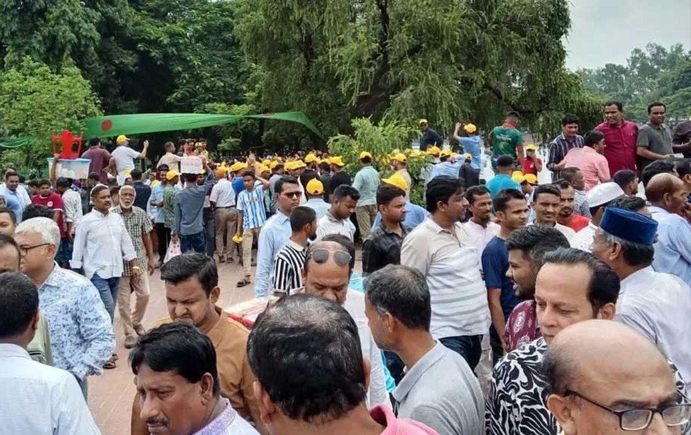 বিএনপির ৪৮তম প্রতিষ্ঠাবার্ষিকী: জিয়া উদ্যানে নেতাকর্মীদের ঢল, সমাধিতে শ্রদ্ধা