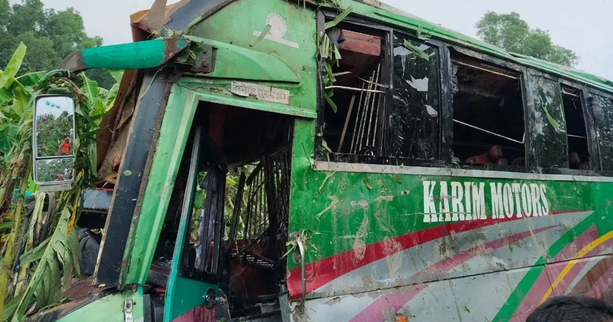 গোপালগঞ্জের মুকসুদপুরে টুঙ্গিপাড়া এক্সপ্রেস খাদে পড়ে নিহত ৩, আহত অন্তত ৩০