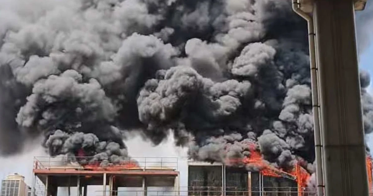 রাজধানীর মহাখালী ও ধানমন্ডিতে ভবনে আগুন, নিয়ন্ত্রণে ৭ ইউনিট