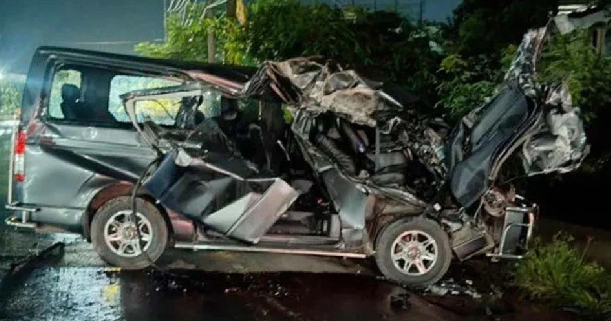 বিয়ের অনুষ্ঠান শেষে ফেরার পথে কাভার্ড ভ্যানের ধাক্কায় ভাই-বোনসহ নিহত ৪