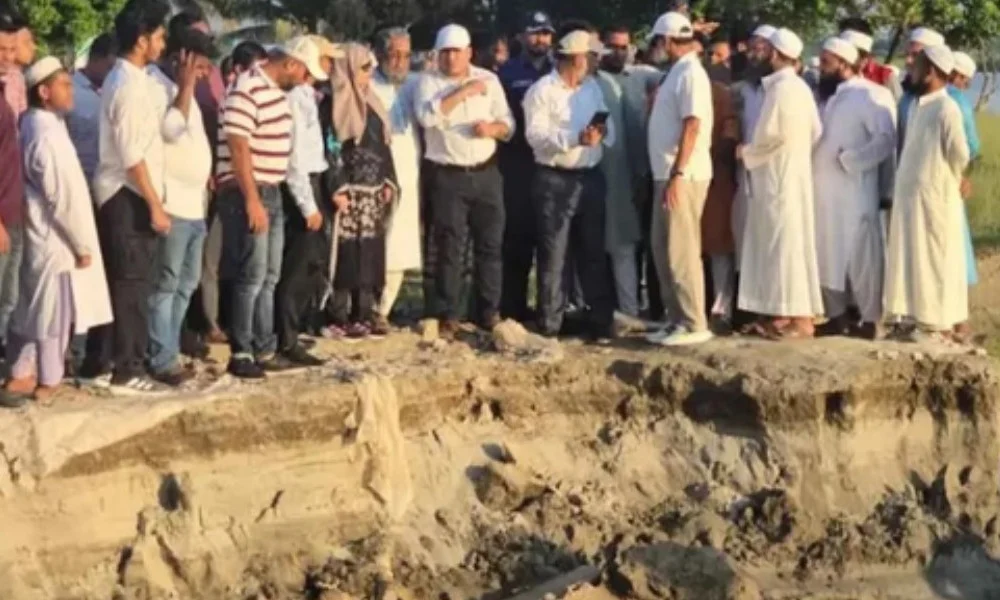 মুন্সীগঞ্জে পদ্মার ভয়াবহ ভাঙনে বিলীন আস্ত জামে মসজিদ