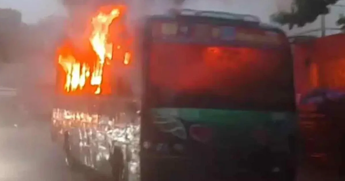 পল্লবীতে ফের বাসে আগুন