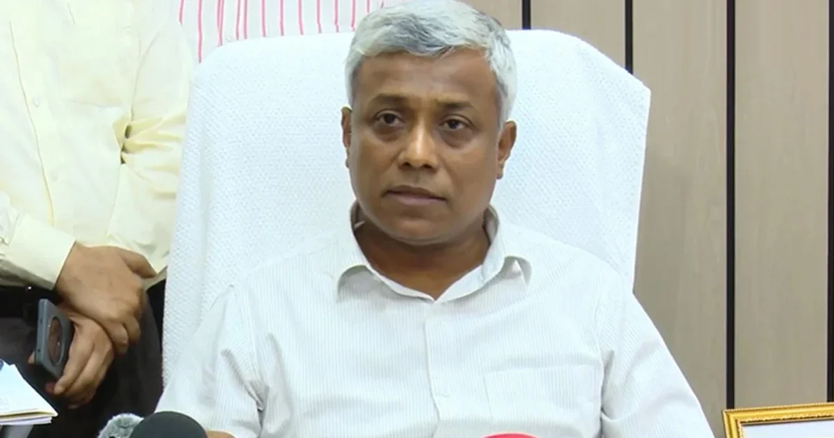 মধ্যপ্রাচ্য সংকটে বাধ্য হয়ে তেলের দাম বাড়াল সরকার