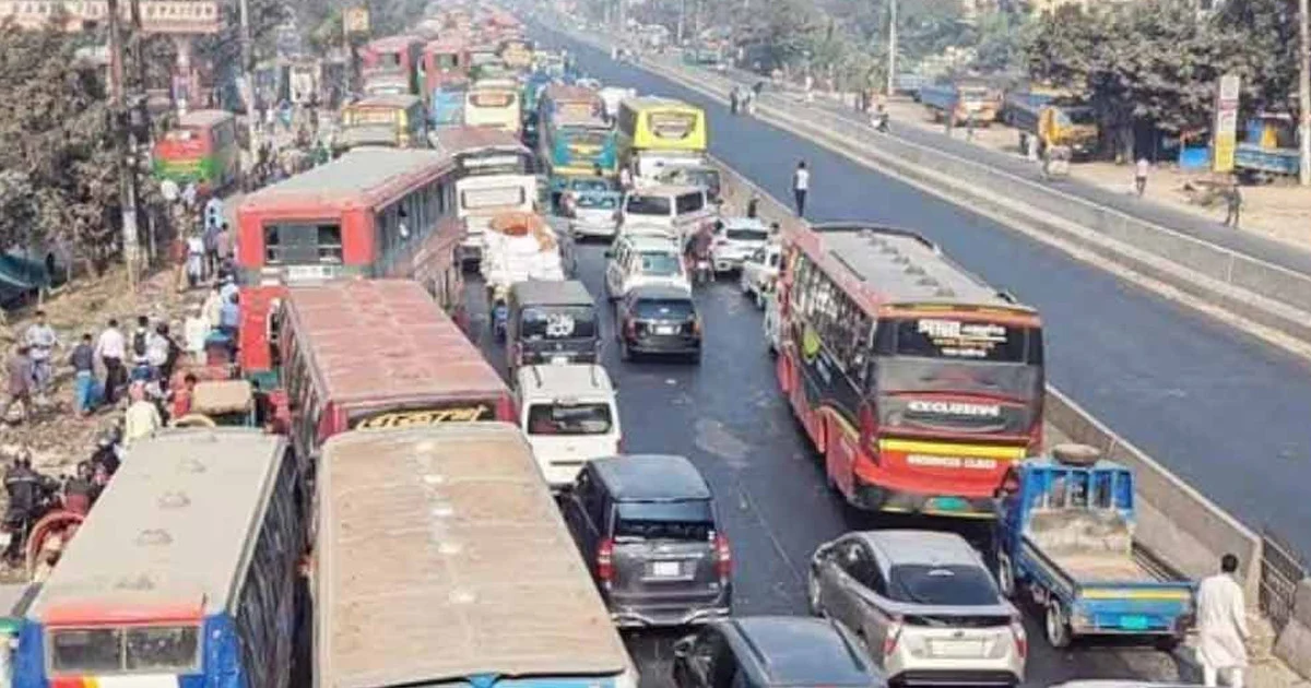 জ্বালানি সংকটে ফের চাপে বাস যাত্রীরা