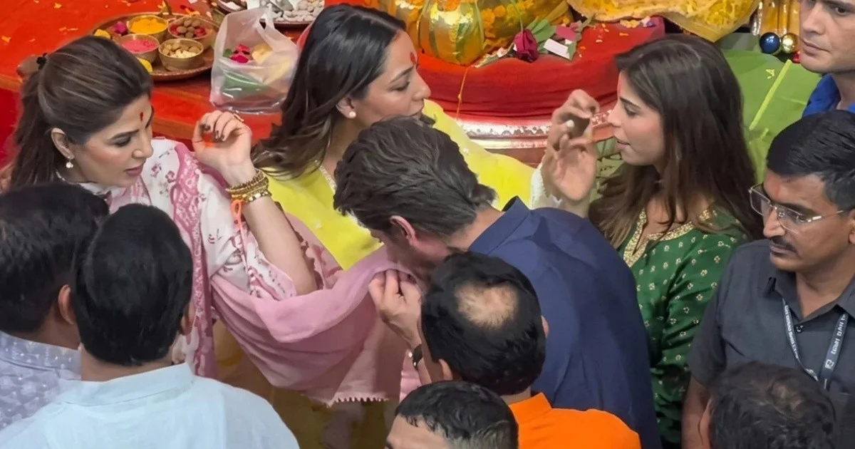 গৌরী পাশে থাকলেও ম্যানেজারের ওড়নায় মুখ মুছলেন শাহরুখ