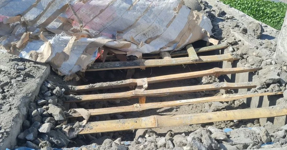 টাঙ্গাইলে সেতুর স্ল্যাব ঢালাইয়ে রডের বদলে বাঁশ, এলজিইডির কার্যসহকারী সাময়িক বরখাস্ত