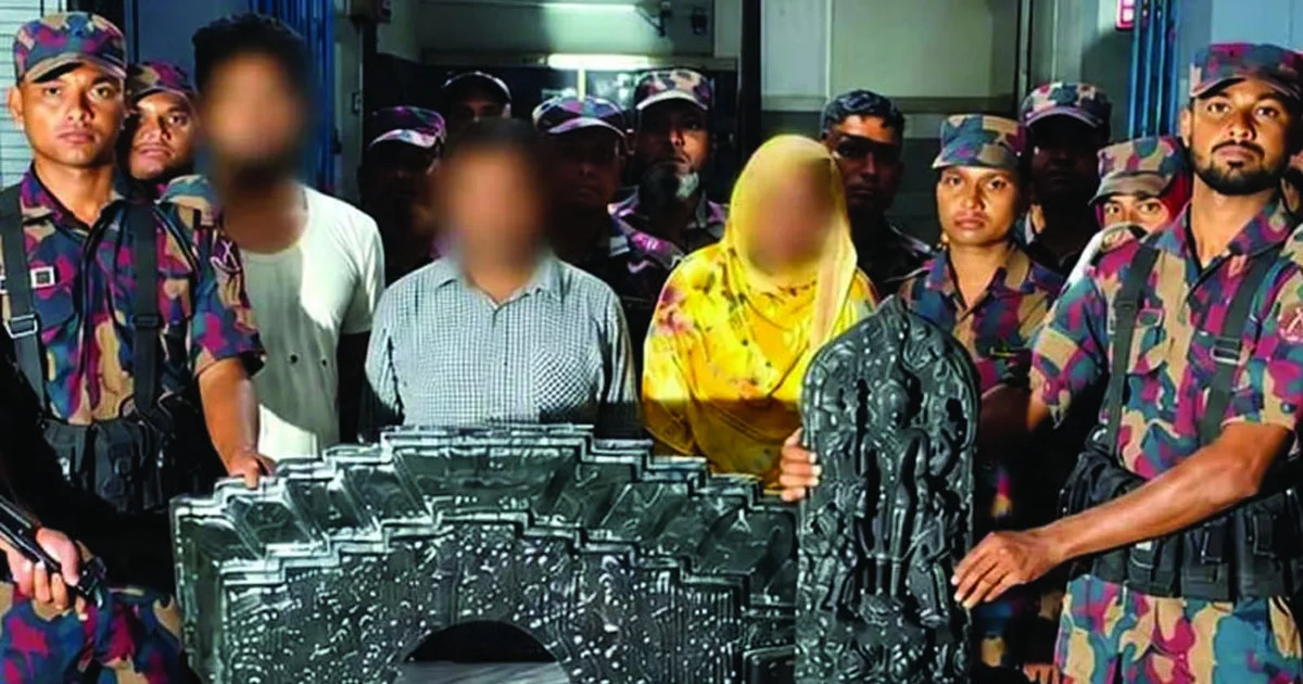 গাইবান্ধায় সোয়া কোটি টাকার কষ্টিপাথরের মূর্তি উদ্ধার, গ্রেপ্তার ৩