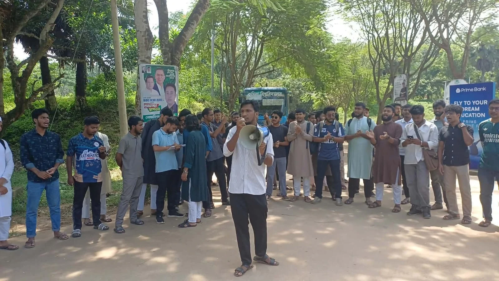 সরকারি চাকরিতে ভাইবার নম্বর বৃদ্ধির প্রতিবাদে কুমিল্লা বিশ্ববিদ্যালয়ে বিক্ষোভ