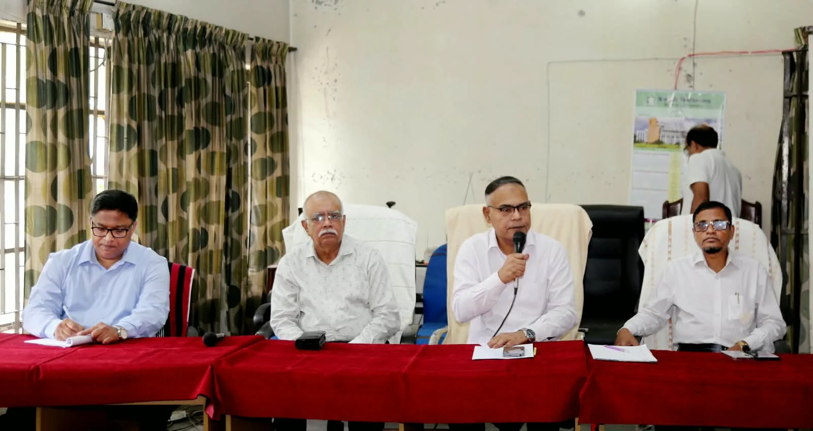 শিক্ষক-কর্মকর্তাদের নির্ধারিত কর্মঘণ্টা নিশ্চিতের আহ্বান ইবি উপাচার্যের