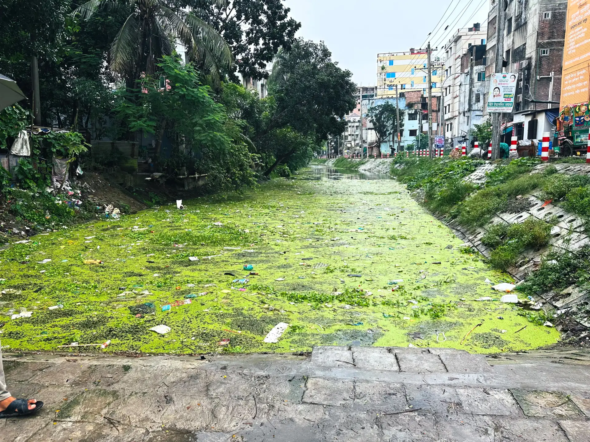 ৫২ কোটি টাকা খরচ, তবু প্রাণ ফেরেনি মানিকগঞ্জ শহরের খালে