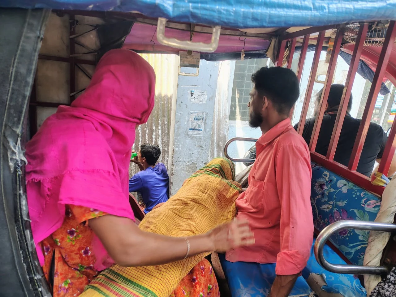 মোল্লাহাটে শাপলা তুলতে গিয়ে পানিতে ডুবে দুই বোনের মৃত্যু