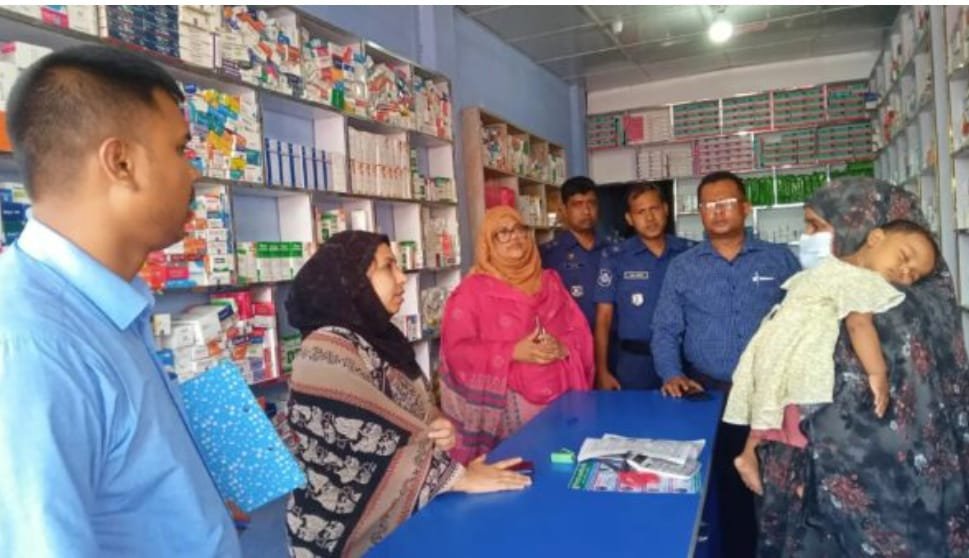 অনুমোদনহীন টেস্টের বিজ্ঞাপন ও ভুয়া চিকিৎসার দায়ে পঞ্চগড়ে ফার্মেসিকে জরিমানা