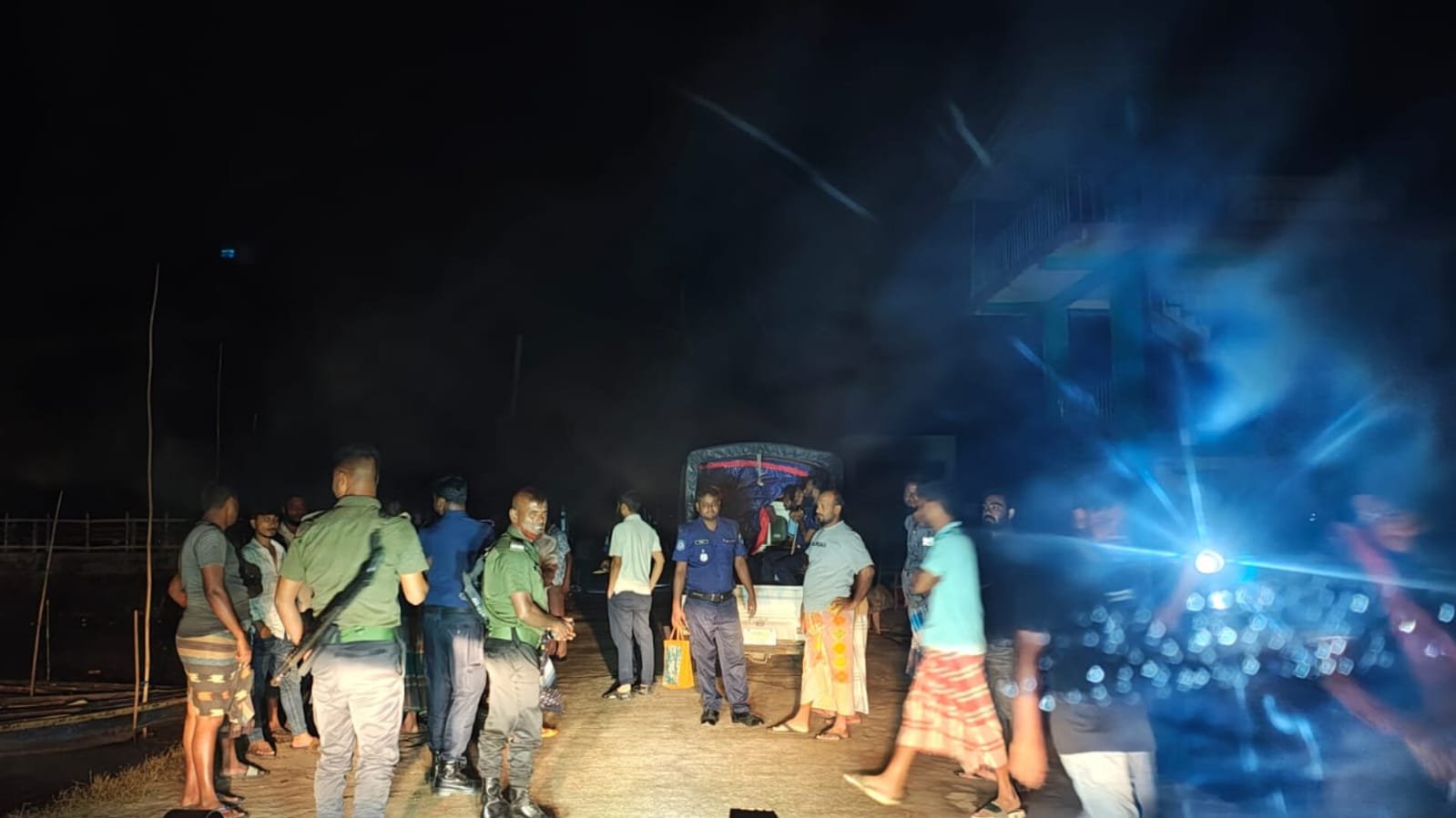 হালতি বিলে রাতভর অভিযান: ৫ জনের কারাদণ্ড, ৩৩ হাজার টাকা জরিমানা