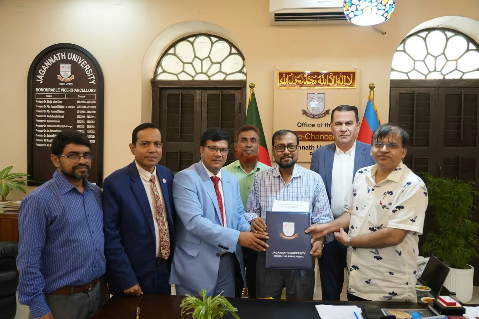 শিক্ষা ও দক্ষতা উন্নয়নে জবি-অক্সফোর্ড কলেজের সমঝোতা