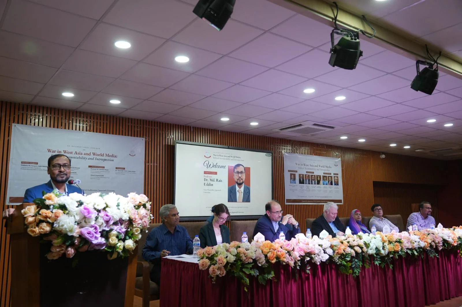 জবিতে পশ্চিম এশিয়ার যুদ্ধ ও গণমাধ্যম নিয়ে আন্তর্জাতিক সেমিনার