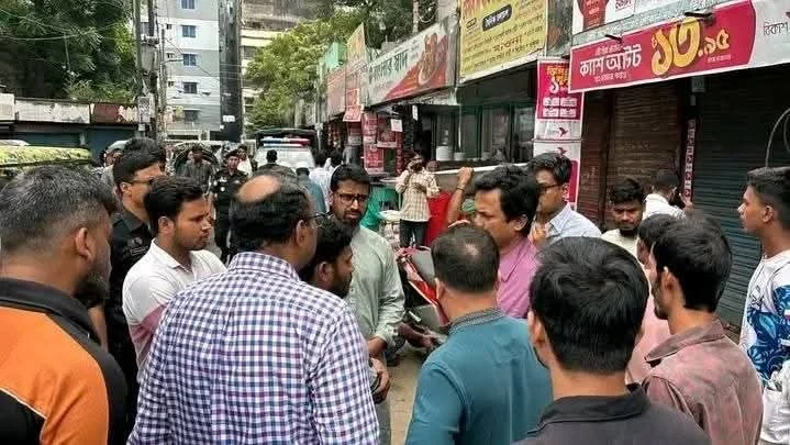 জবির ছাত্রী মেস থেকে শিক্ষার্থীকে তুলে নেওয়ার চেষ্টা, শিক্ষকদের হস্তক্ষেপে রক্ষা