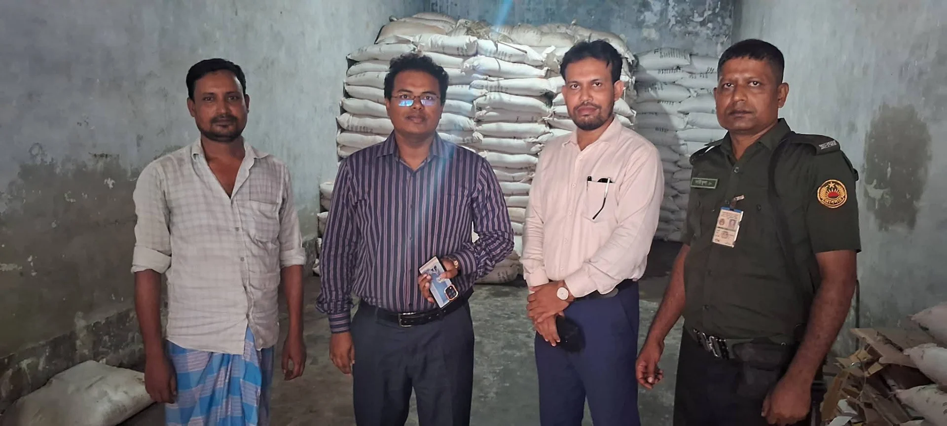 কালোবাজারে সার বিক্রির অভিযোগ, নাটোরে ডিলারকে জরিমানা ৫০ হাজার