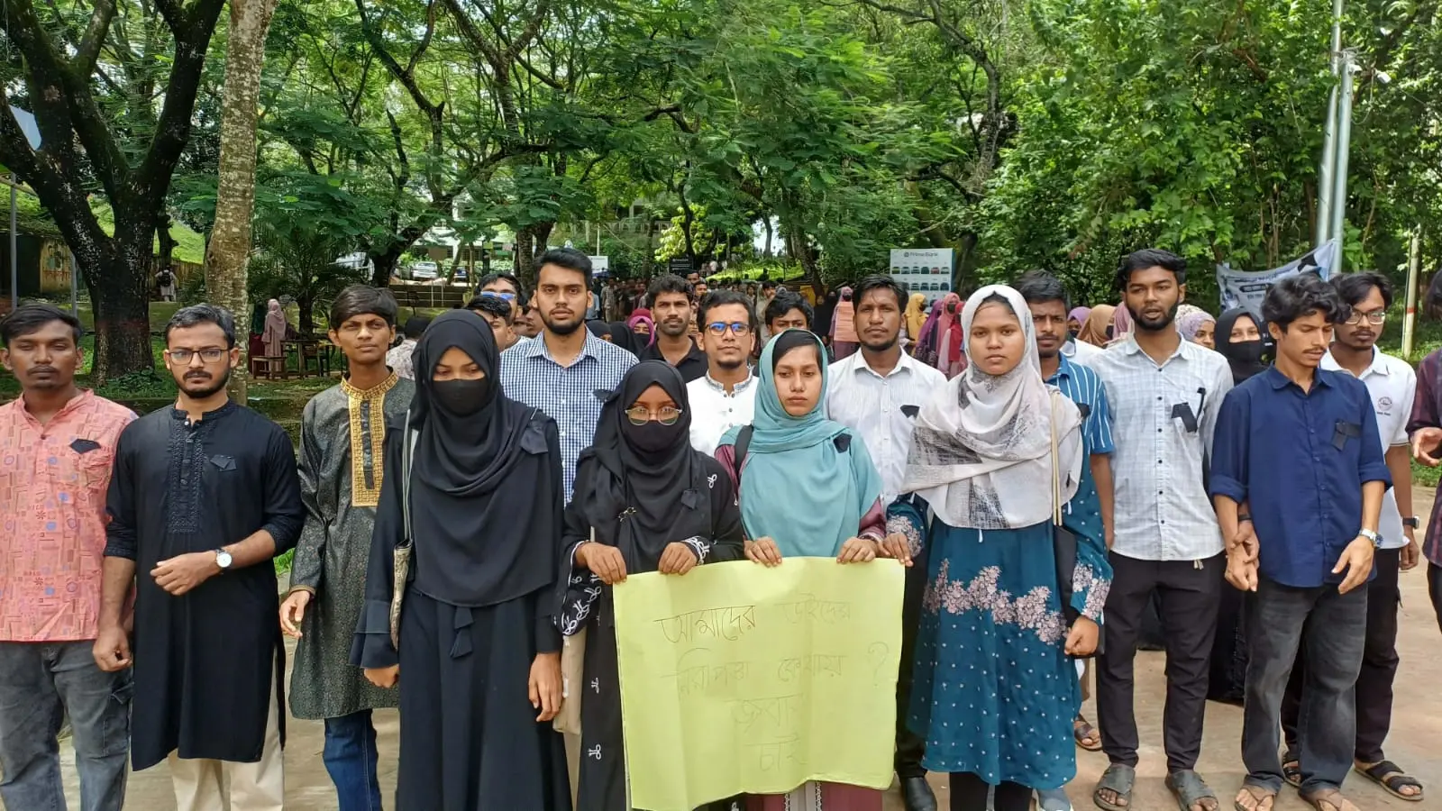 অপ্রতিম হত্যার বিচার ও ৪ দফা দাবিতে কুবিতে মৌন মিছিল ও কালো ব্যাজ ধারণ