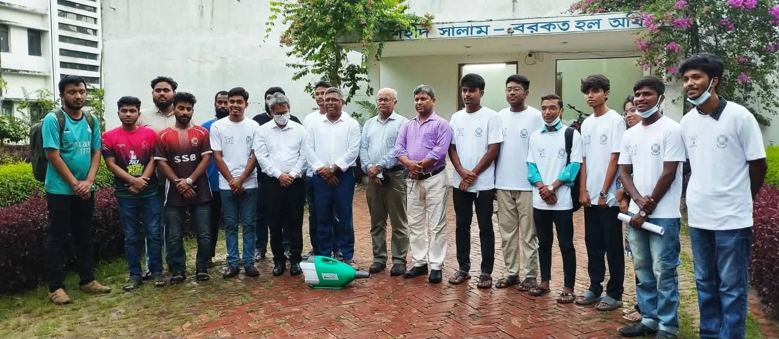 ডেঙ্গু প্রতিরোধে জাবি ক্যাম্পাসে বাঁধনের অভিযান