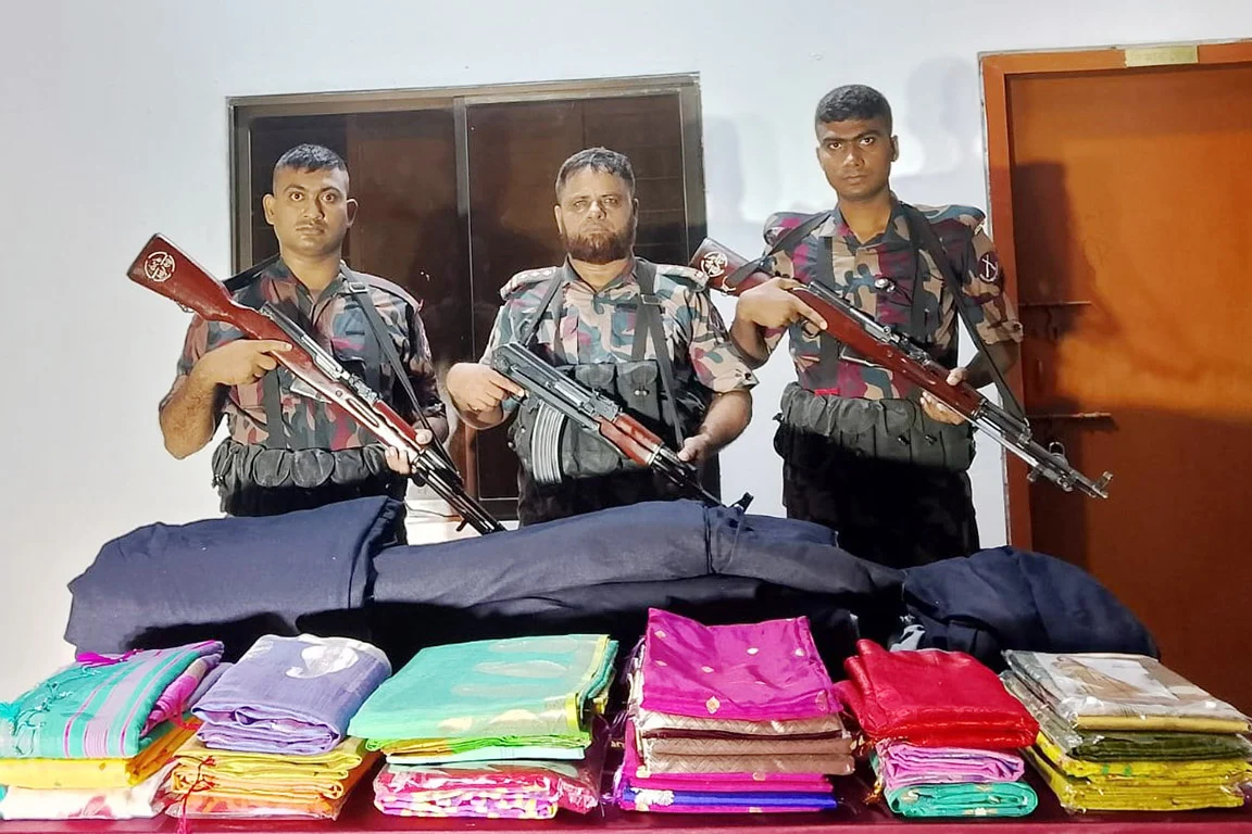 যশোর সীমান্তে বিজিবির অভিযানে ১৫ লাখ টাকার চোরাচালানি পণ্য জব্দ