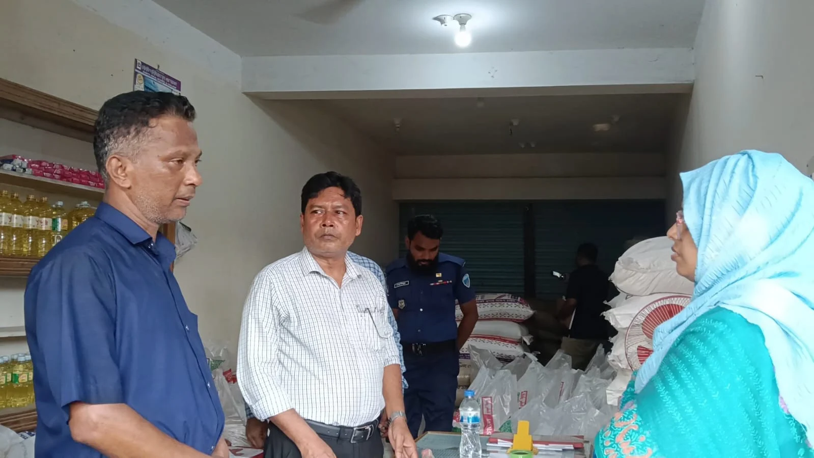 মাটিরাঙ্গায় ২৭ বস্তা সরকারি চাল জব্দ, ব্যবসায়ীকে জরিমানা