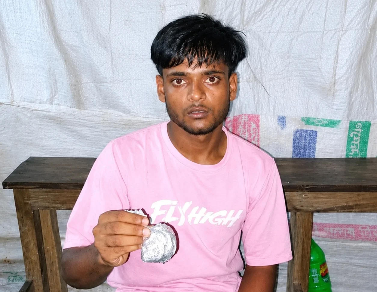 কোটিপতি বাবার একমাত্র সন্তান, মণিরামপুরে মাদক বিক্রির অভিযোগে আটক যুবক