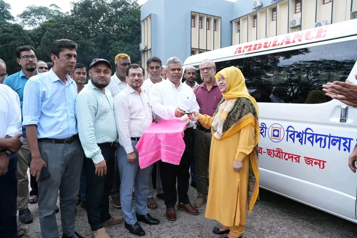 রাজশাহী বিশ্ববিদ্যালয়ে জরুরি সেবায় যুক্ত হলো দুটি আধুনিক অ্যাম্বুলেন্স