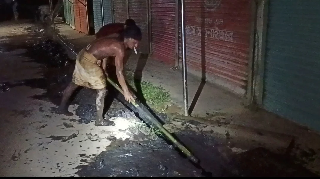 গোপীনাথপুর বাজারে ড্রেন পরিষ্কার ও জলাবদ্ধতা নিরসনে উদ্যোগ