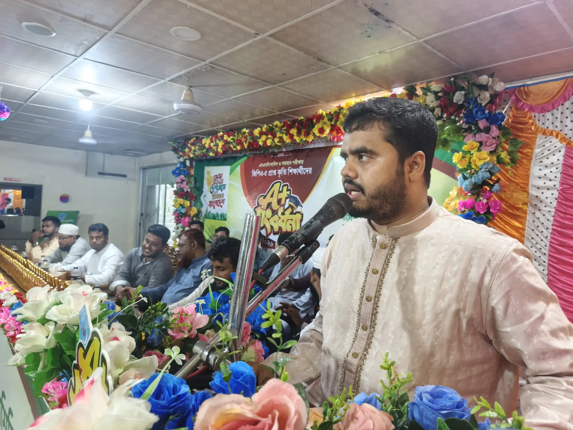 বাংলাদেশকে গোলামির শৃঙ্খলে আবদ্ধ রাখতে চায় প্রতিবেশী রাষ্ট্র: নাটোরে চাকসু ভিপি রনি