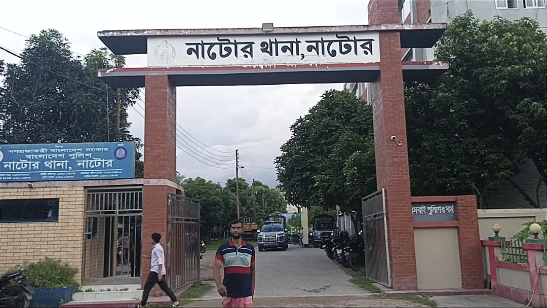 শিশুর আঙুল কাটার ঘটনায় অভিযুক্ত পুলিশ সদস্য স্ত্রীসহ গ্রেপ্তার