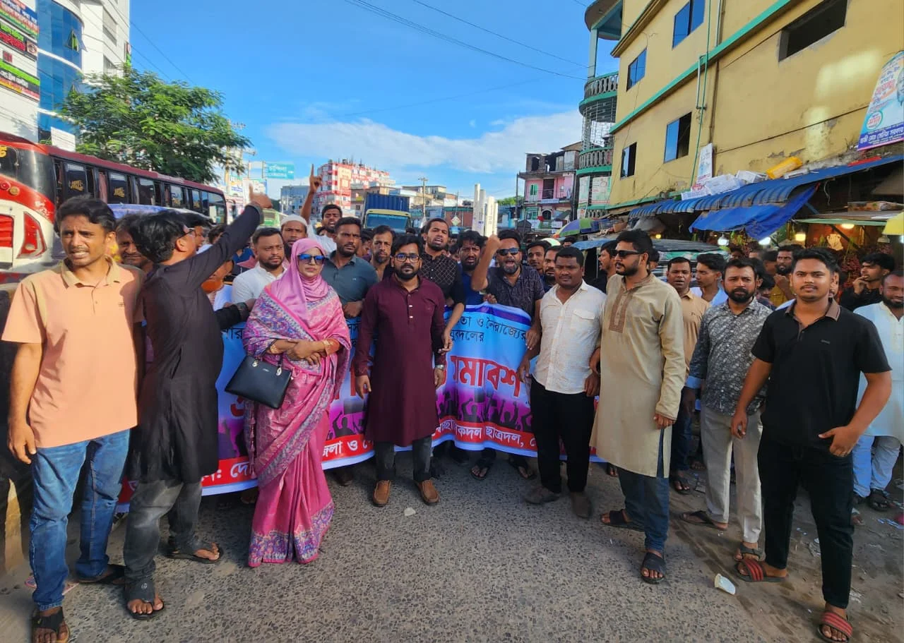 দেবিদ্বারে আওয়ামী লীগের নাশকতার অভিযোগের প্রতিবাদে যুবদলের মিছিল
