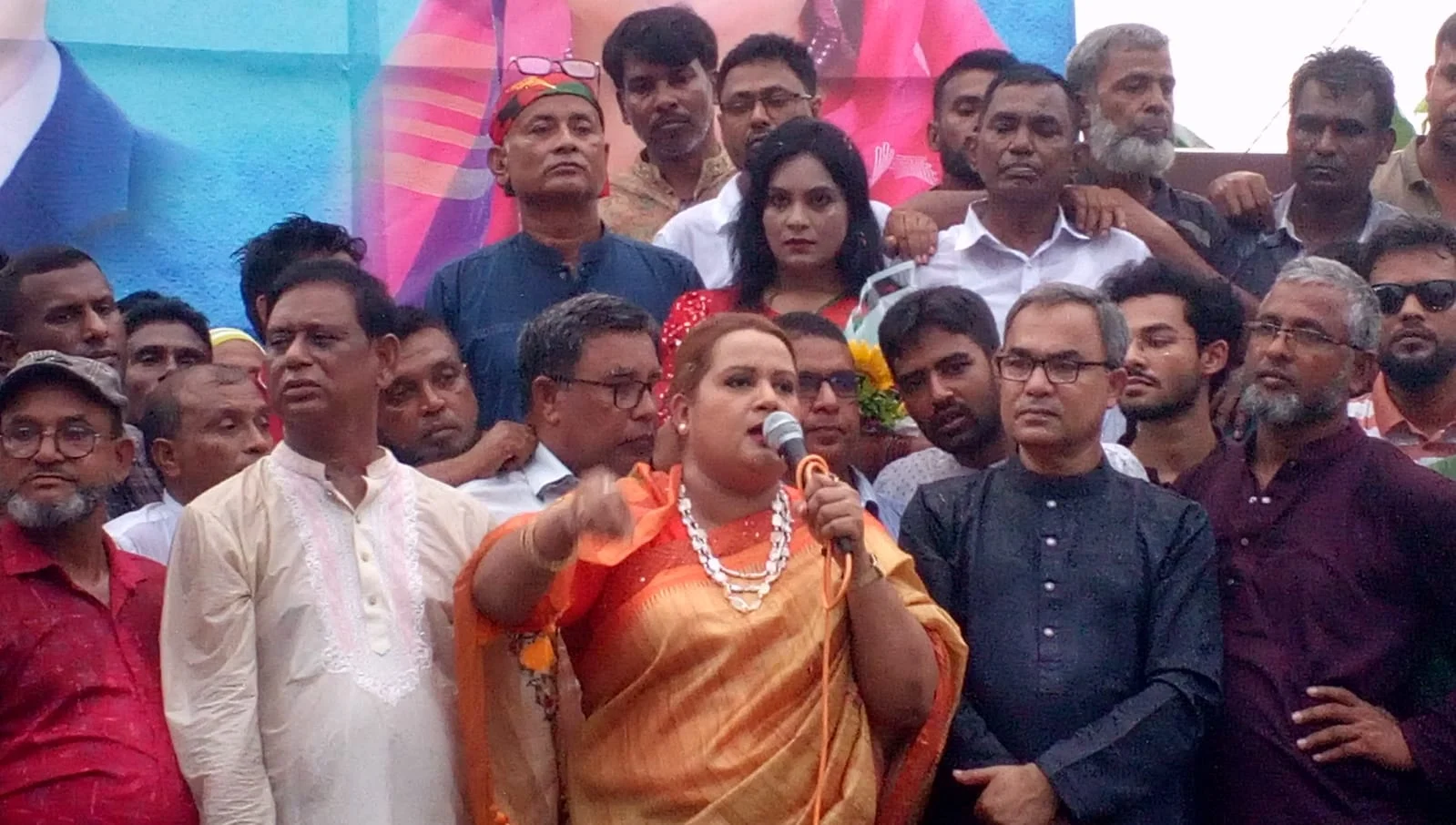 ‘বাইরে থেকে ভেসে আসিনি, আমার নাড়ি পোঁতা চাটমোহরে’: এমপি আরিফা সুলতানা রুমা