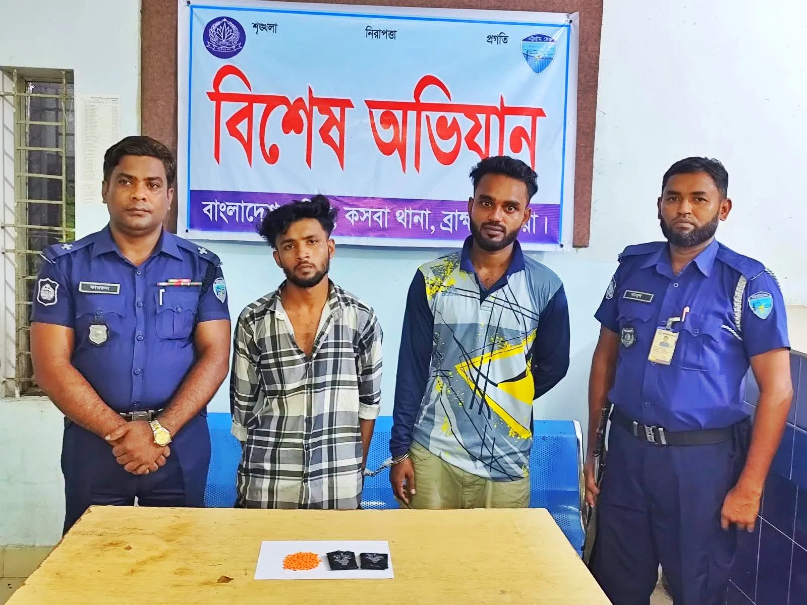 কসবায় ২৯০ পিস ইয়াবাসহ দুই যুবক আটক