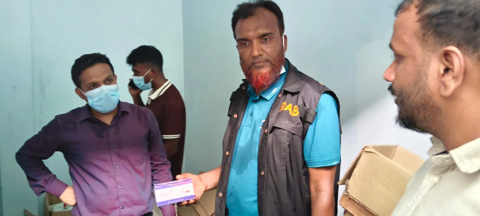 বাবুবাজারে ভেজাল ওষুধ, ১০ দোকানকে ১১ লাখ টাকা জরিমানা
