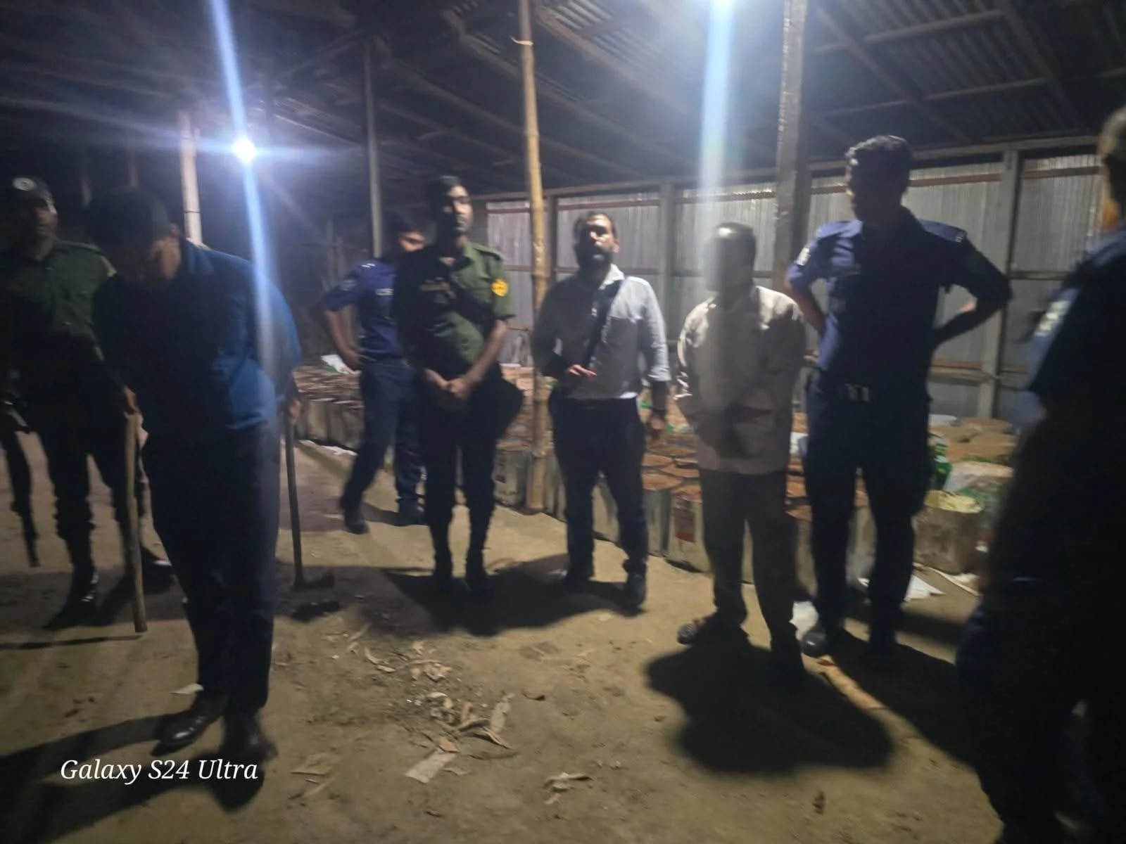 মিঠাপুকুরে ভেজাল গুড় তৈরীর কারখানায় অভিযান, জরিমানা ২ লক্ষ ৩০ হাজার টাকা