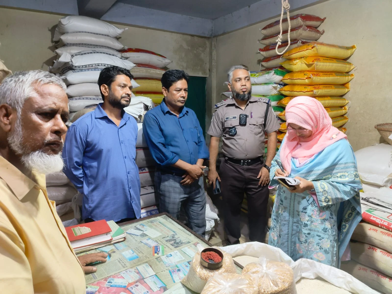 খাগড়াছড়িতে ব্যবসায়ীর দোকান থেকে ২২ বস্তা গম জব্দ, ৫ হাজার টাকা জরিমানা